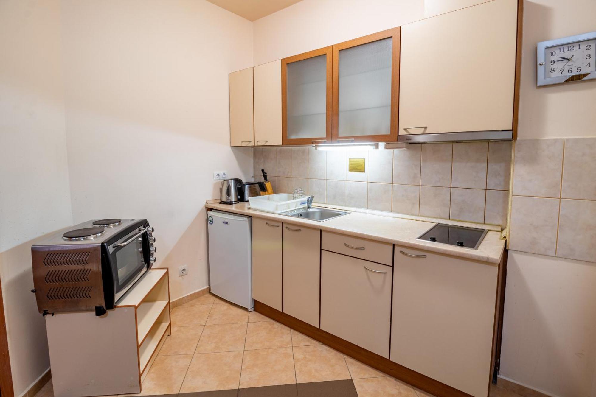 Charming One Bed Apartment 423 In Main Flora Building Borowez Exterior foto