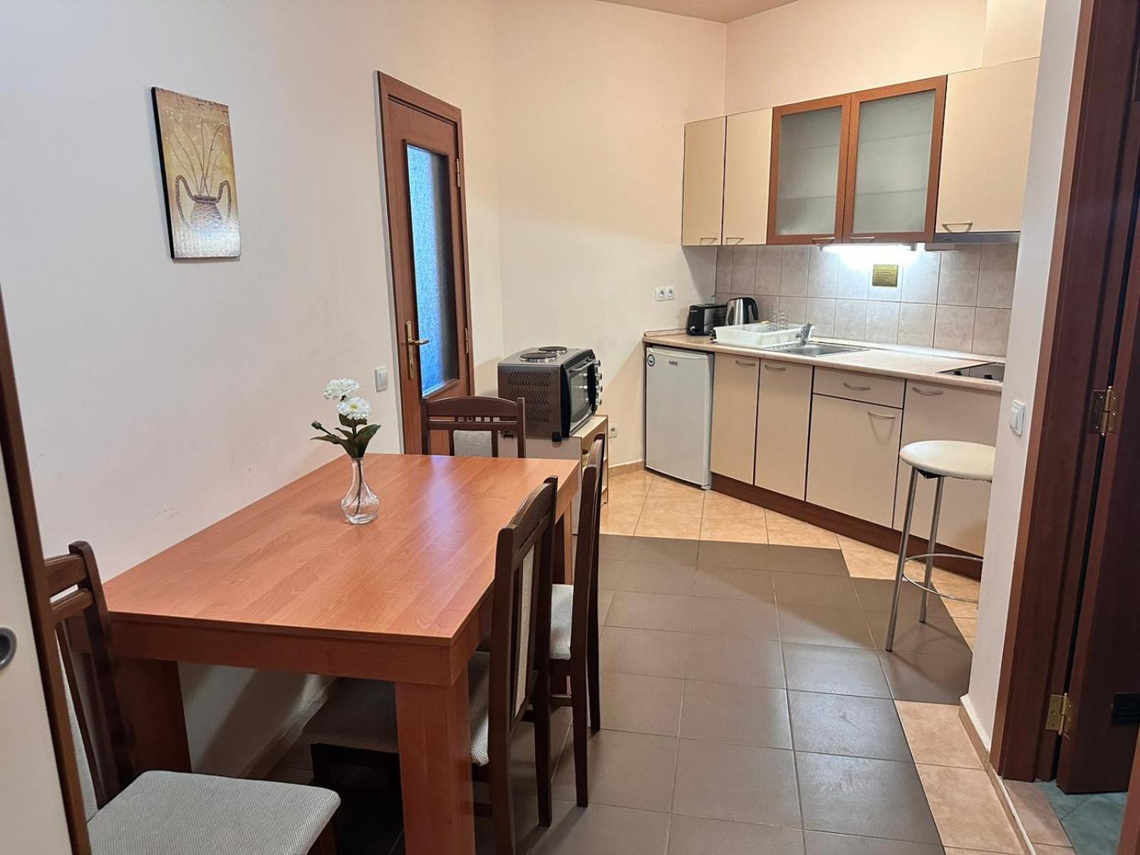 Charming One Bed Apartment 423 In Main Flora Building Borowez Exterior foto
