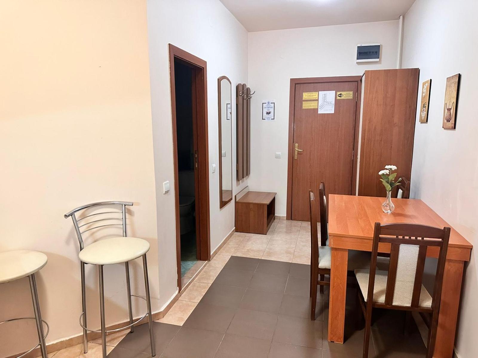 Charming One Bed Apartment 423 In Main Flora Building Borowez Exterior foto